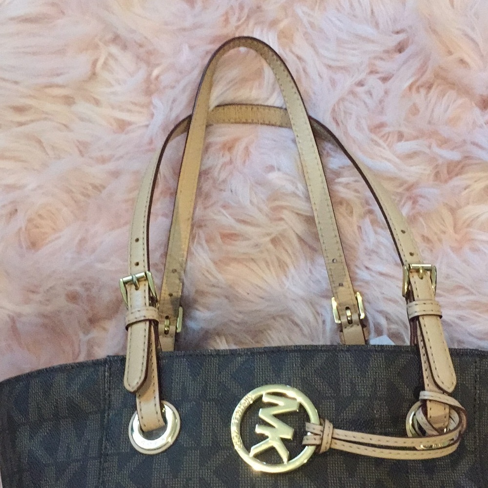 Michael Kors Signature Jet Set East West  Tote - Picture 9 of 17